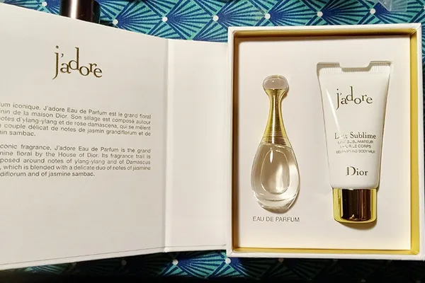 Set Nước Hoa Nữ Dior J'adore Mini Gift Set 2 Món (Dior J'adore 5ml + Dưỡng Thể 