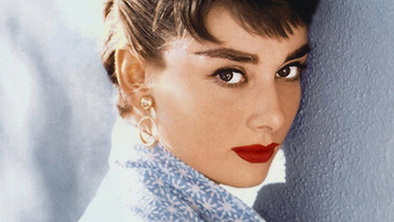 Bỏ túi những bài học làm đẹp hữu ích từ huyền thoại Hollywood Audrey Hepburn