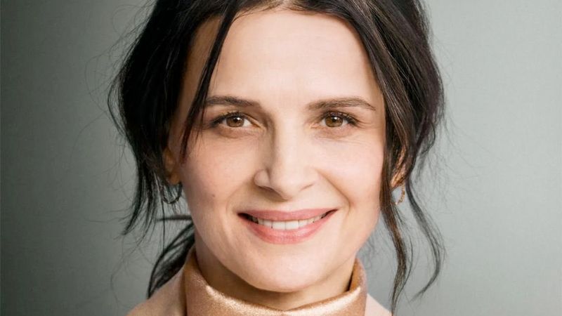 Bí quyết làm đẹp của nữ diễn viên Juliette Binoche trong The Pot-au-Feu