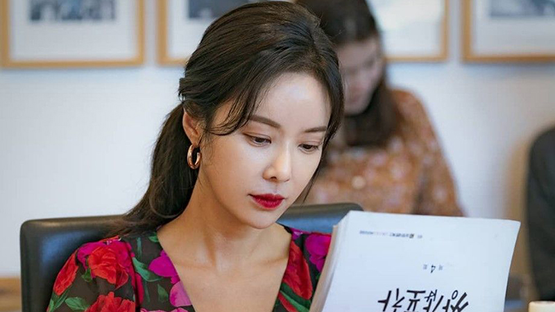 Bí quyết trẻ lâu của bà chủ quán rượu xinh đẹp Hwang Jung Eum