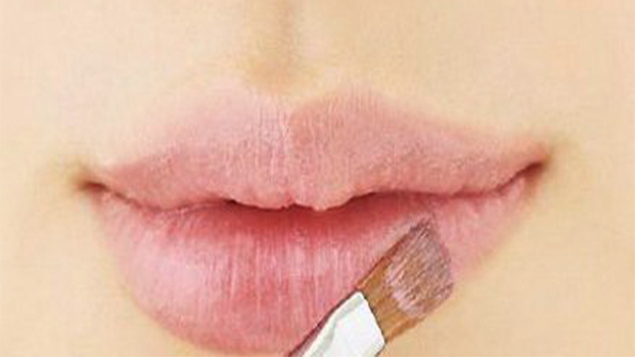 Cách sử dụng kem che khuyết điểm môi cho đôi môi hoàn hảo