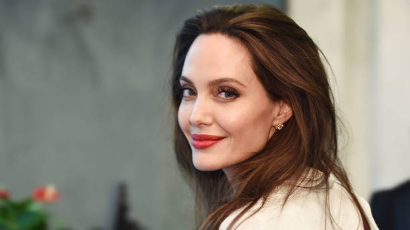 Cảm hứng làm đẹp từ Tiên Hắc Ám Angelina Jolie