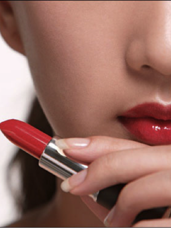 Chỉ cần 5 phút trang điểm để trở nên đẹp khác biệt