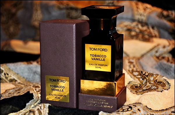 Đánh giá Nước Hoa Tom Ford Tobacco Vanille EDP: Bản giao hưởng nồng nàn của khói thuốc và hương vị ngọt ngào