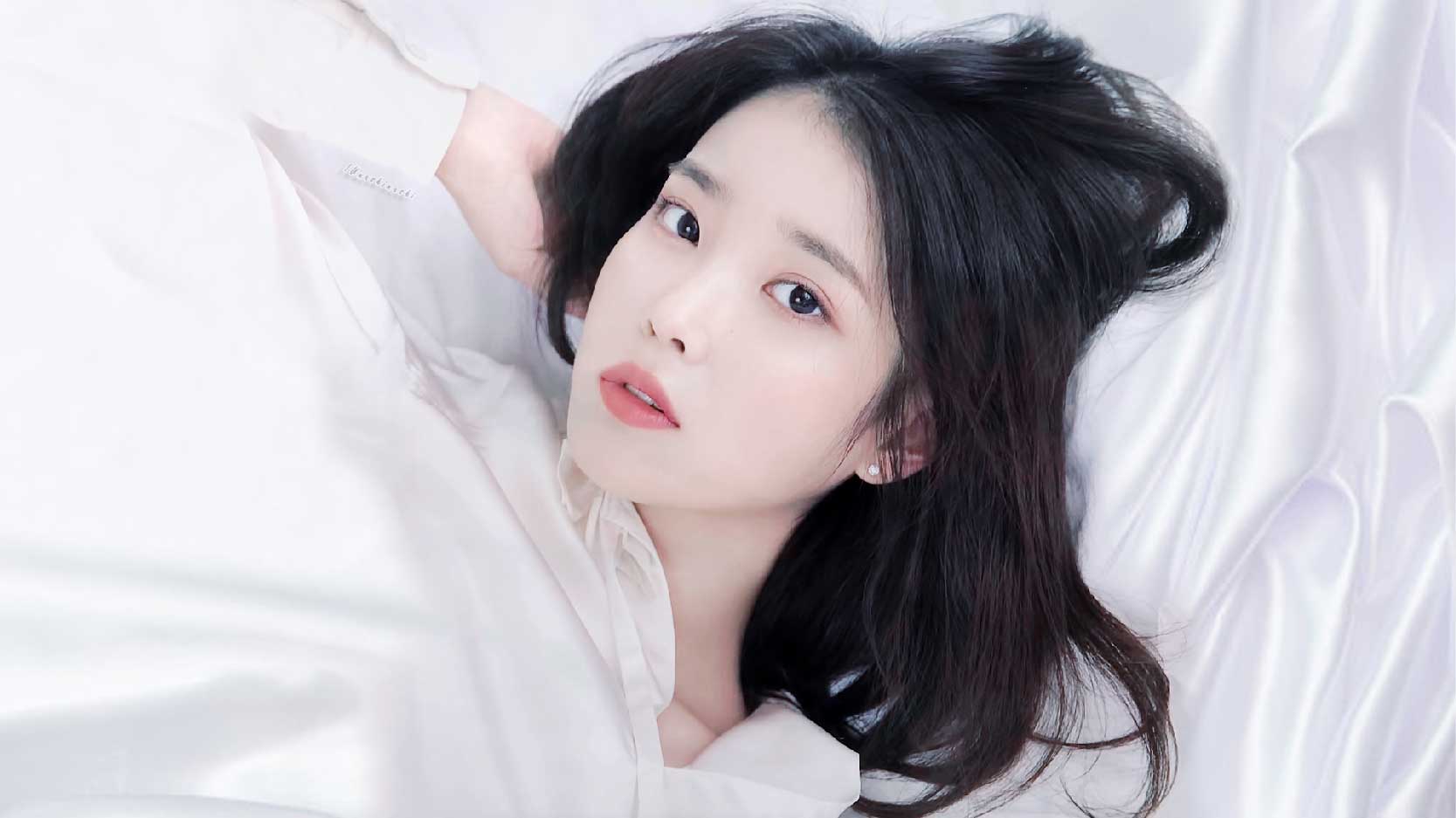 IU – Nữ hoàng của những kiểu tóc đơn giản mà vẫn lôi cuốn lạ kì