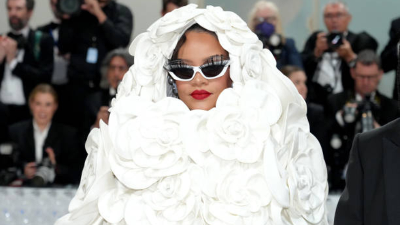 Điều tạo nên phong cách độc đáo của Rihanna tại Met Gala 2023