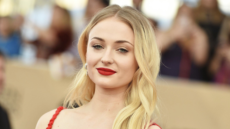 Bí mật làm nên nhan sắc của phượng hoàng Sophie Turner