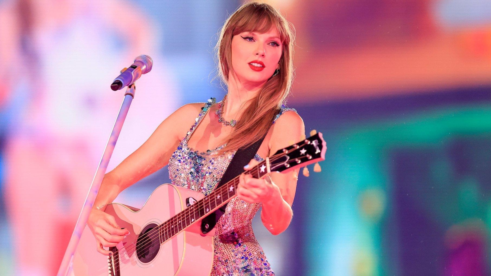 Khám phá hành trình nhan sắc của Taylor Swift qua từng thời kỳ