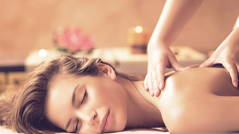 Hướng dẫn bạn cách tự làm dầu massage cơ thể